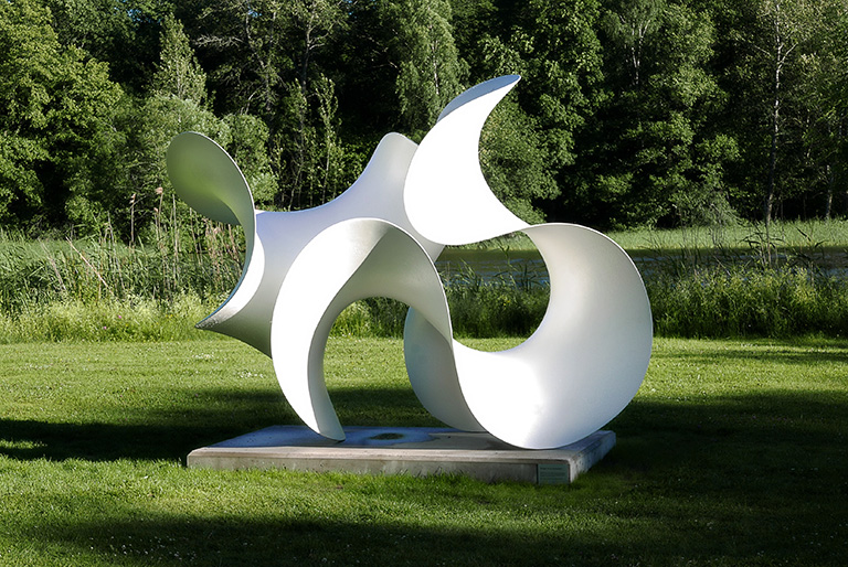 Skulpturen Wave av Eva Hild på Djurgården