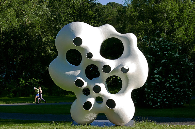 Skulpturen Among av Eva Hild på Djurgården