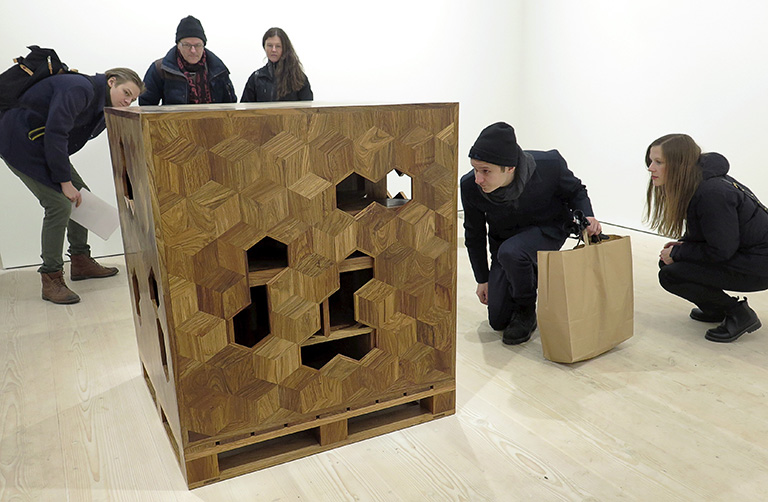 Ai Weiwei – Tyre på Galerie Forsblom: Treasure Box