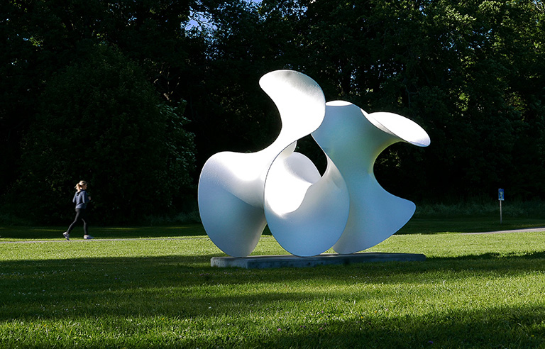 Skulpturen Wave av Eva Hild på Djurgården